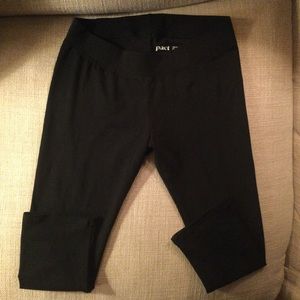 Pact cropped black leggings S